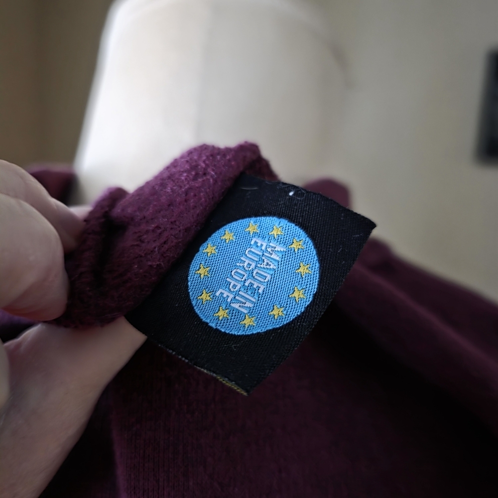 Vintage-Style Maroon Brussels Belgium Embroidered Crew Neck Sweatshirt, Size M - Picture 7 of 8